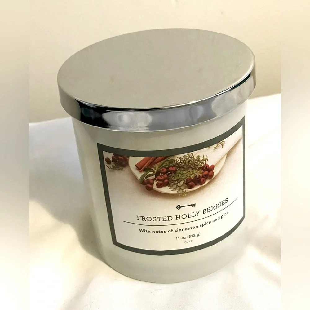 11oz Glass Jar Nordic Holly Frosted Berry Candle Threshold cinnamon spice &pine - Picture 5 of 7